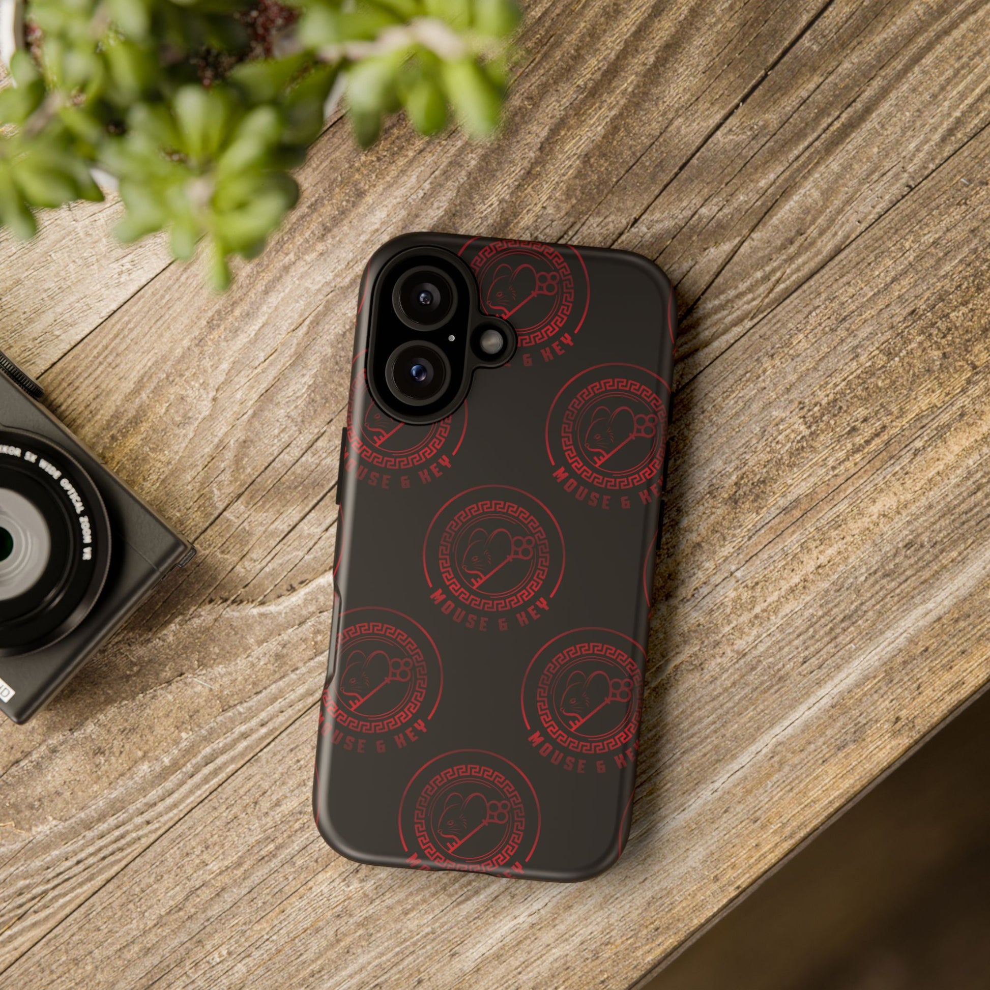 Coque de téléphone — Motif logo M&K à timbre rouge