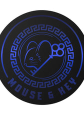 Autocollant rond en vinyle souris et clé — Emblème bleu