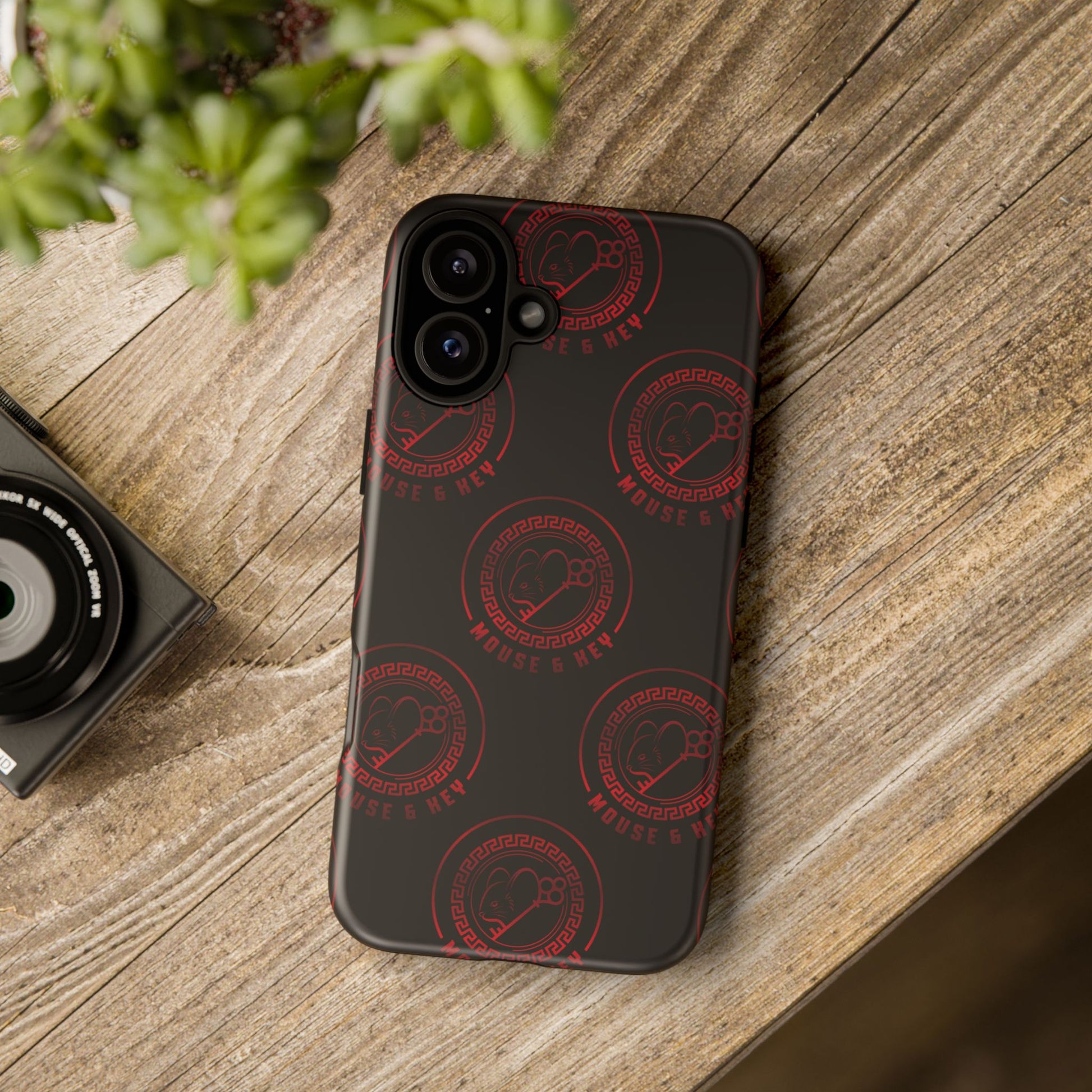 Coque de téléphone — Motif logo M&K à timbre rouge