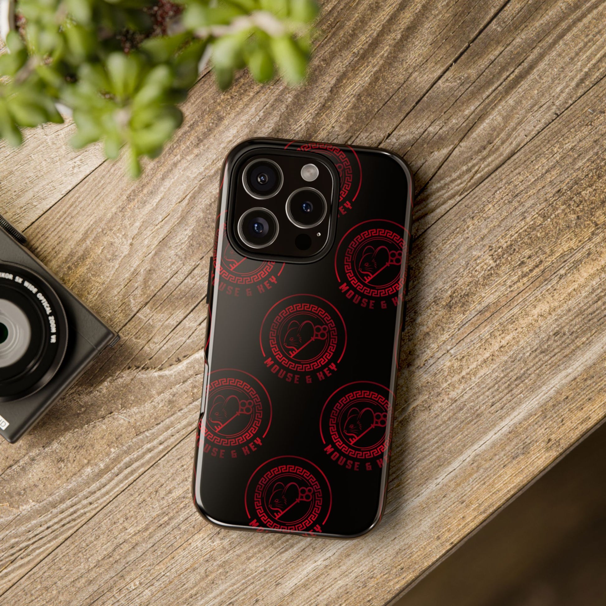 Coque de téléphone — Motif logo M&K à timbre rouge